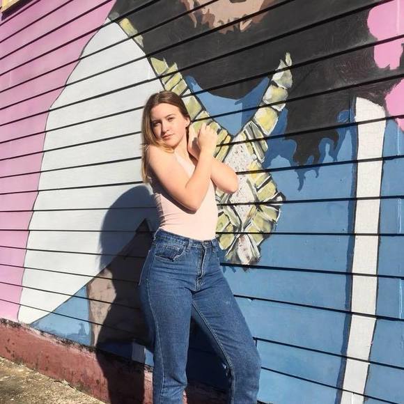 Meet your Posher, Allie - Picture 1 of 1